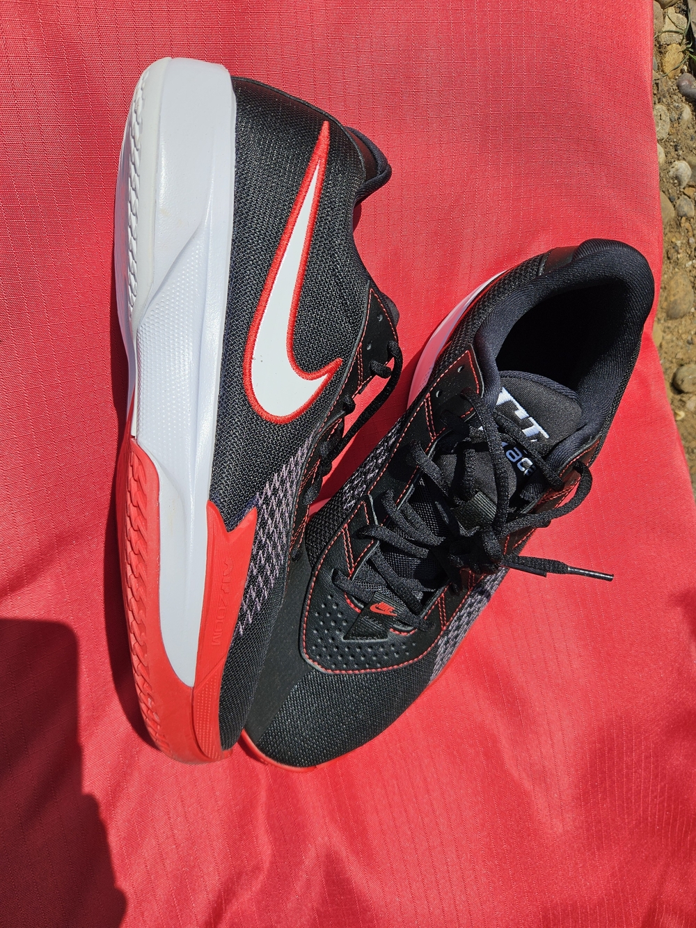 Nike Men's GT Academy Black and Red Athletic Shoes Sz 11.5